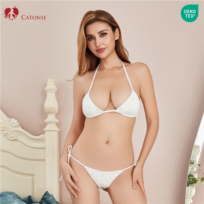 Zlatni dvodijelni bikini
